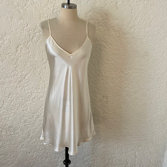 NWT Oscar Rossa 100% Silk Ivory White Cami Short Slip Nightgown Women's Medium - Picture 3 of 9